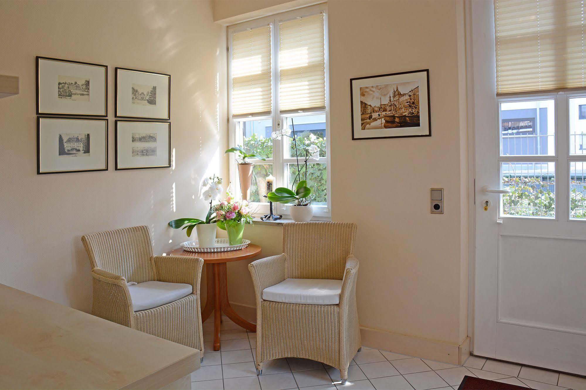 אירינגן Hotel Garni Kaiserstuhl מראה חיצוני תמונה